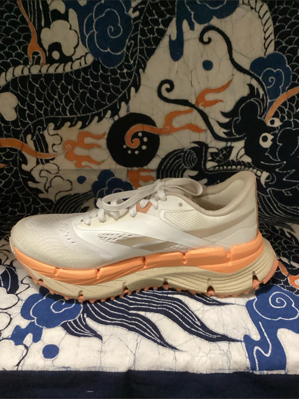 Like new- New Reebok women’s float zig adventure one sneaker in chalk/beige 6.5 - Picture 7 of 11